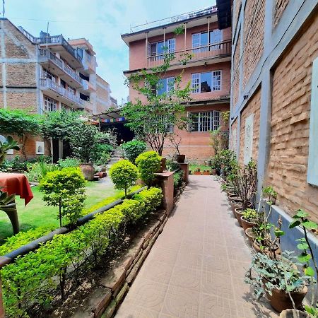 Pradhan House - Home Stay With Garden Bhatgoan Eksteriør billede