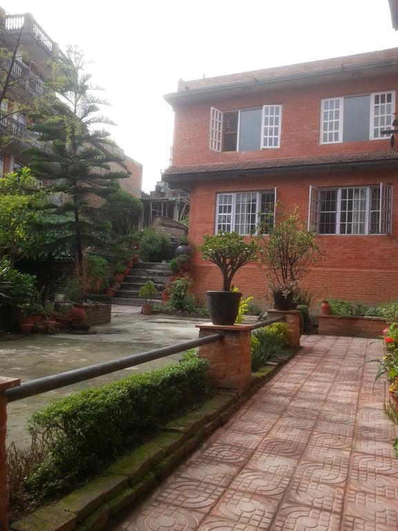 Pradhan House - Home Stay With Garden Bhatgoan Eksteriør billede