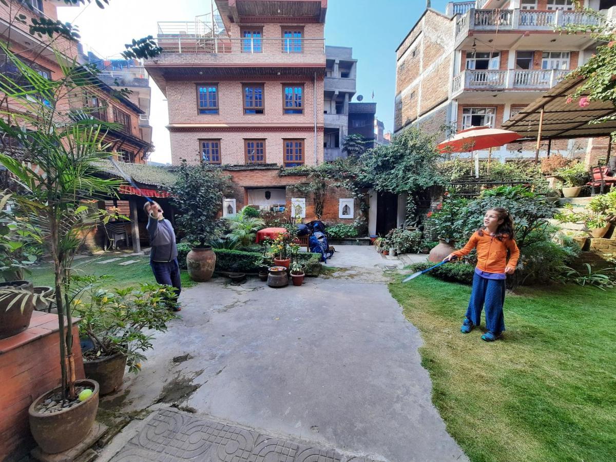 Pradhan House - Home Stay With Garden Bhatgoan Eksteriør billede