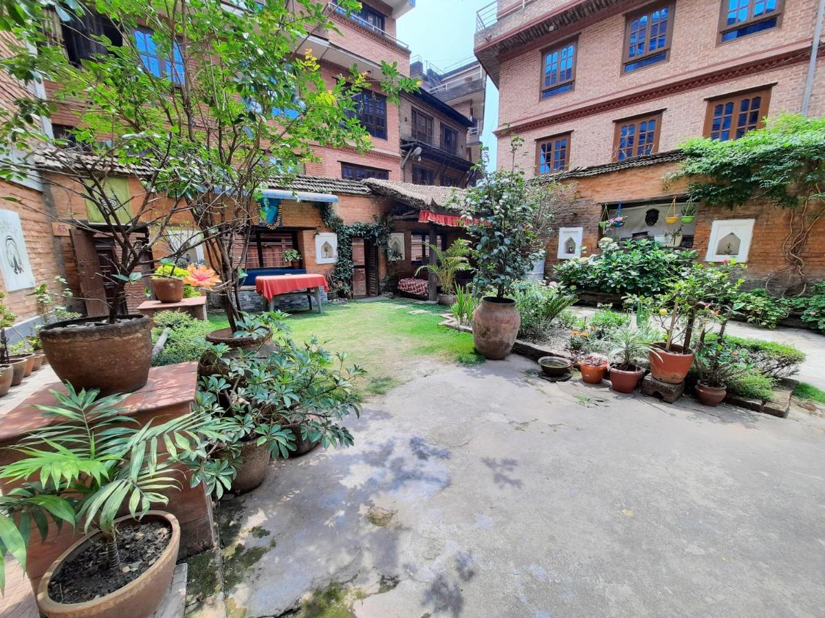 Pradhan House - Home Stay With Garden Bhatgoan Eksteriør billede