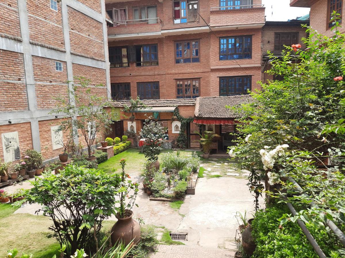 Pradhan House - Home Stay With Garden Bhatgoan Eksteriør billede