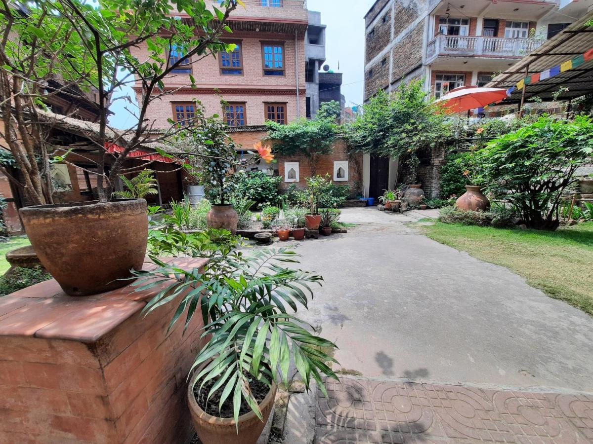 Pradhan House - Home Stay With Garden Bhatgoan Eksteriør billede