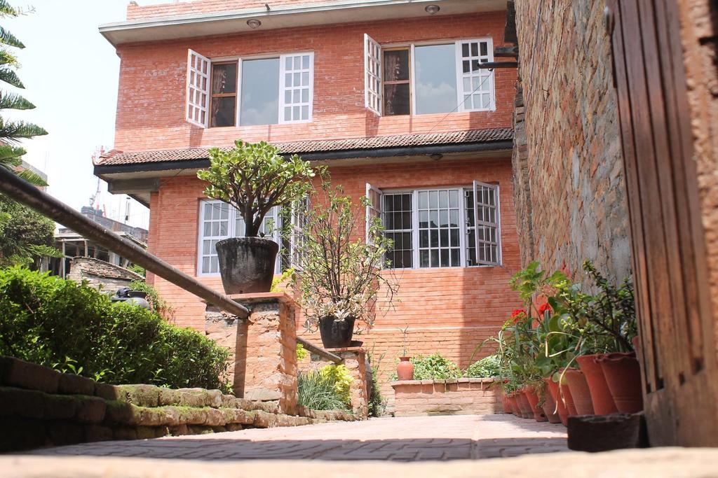 Pradhan House - Home Stay With Garden Bhatgoan Eksteriør billede