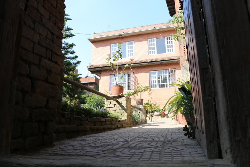 Pradhan House - Home Stay With Garden Bhatgoan Eksteriør billede