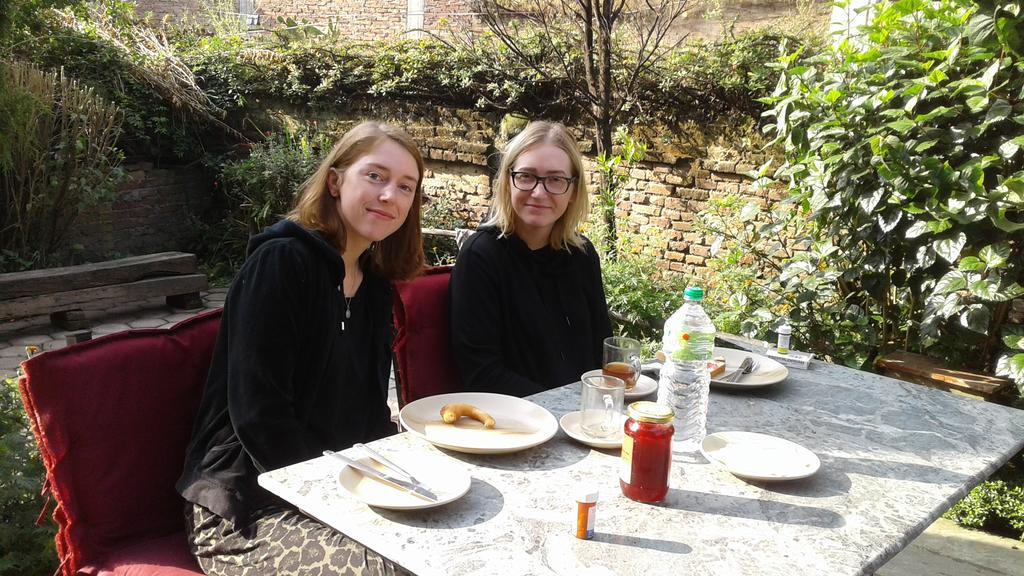 Pradhan House - Home Stay With Garden Bhatgoan Eksteriør billede