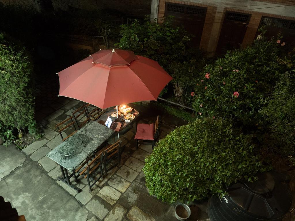 Pradhan House - Home Stay With Garden Bhatgoan Eksteriør billede