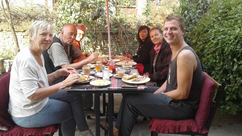 Pradhan House - Home Stay With Garden Bhatgoan Eksteriør billede