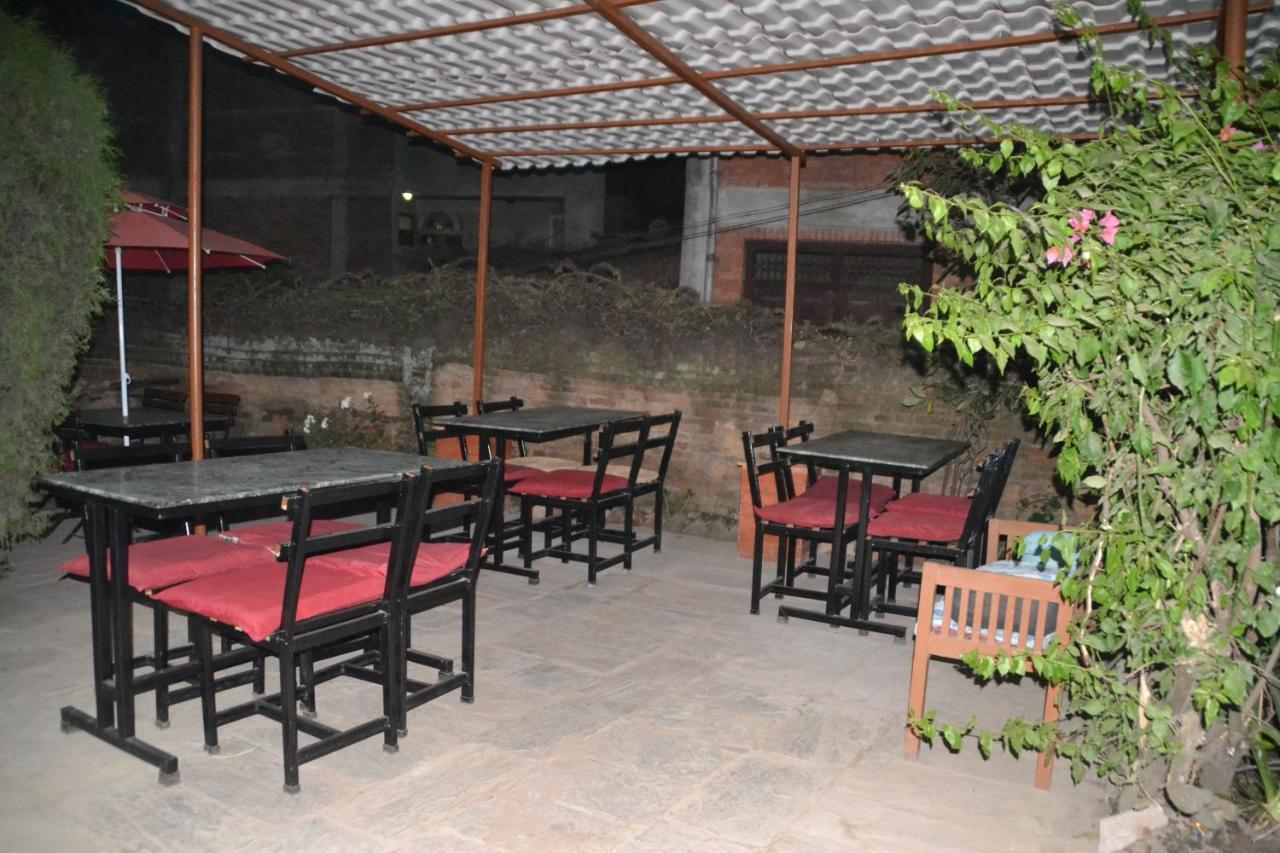 Pradhan House - Home Stay With Garden Bhatgoan Eksteriør billede
