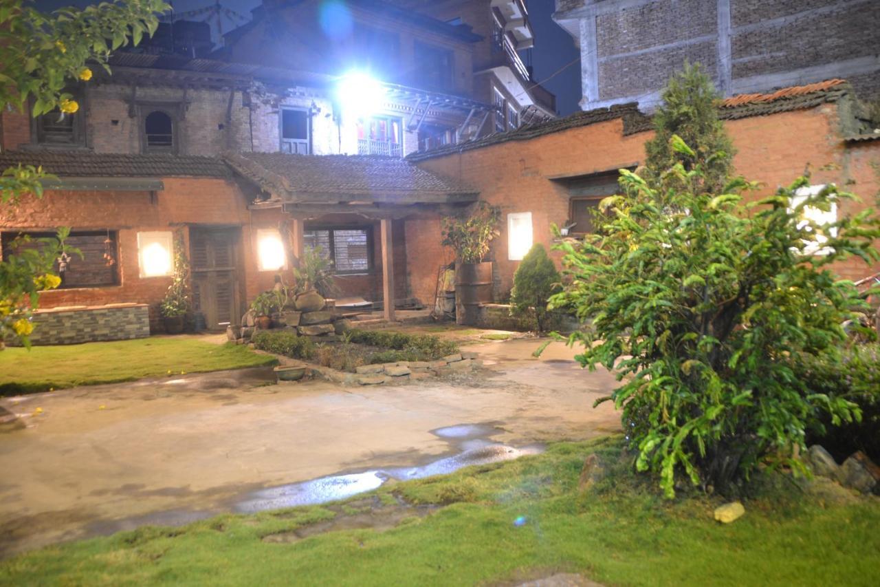 Pradhan House - Home Stay With Garden Bhatgoan Eksteriør billede