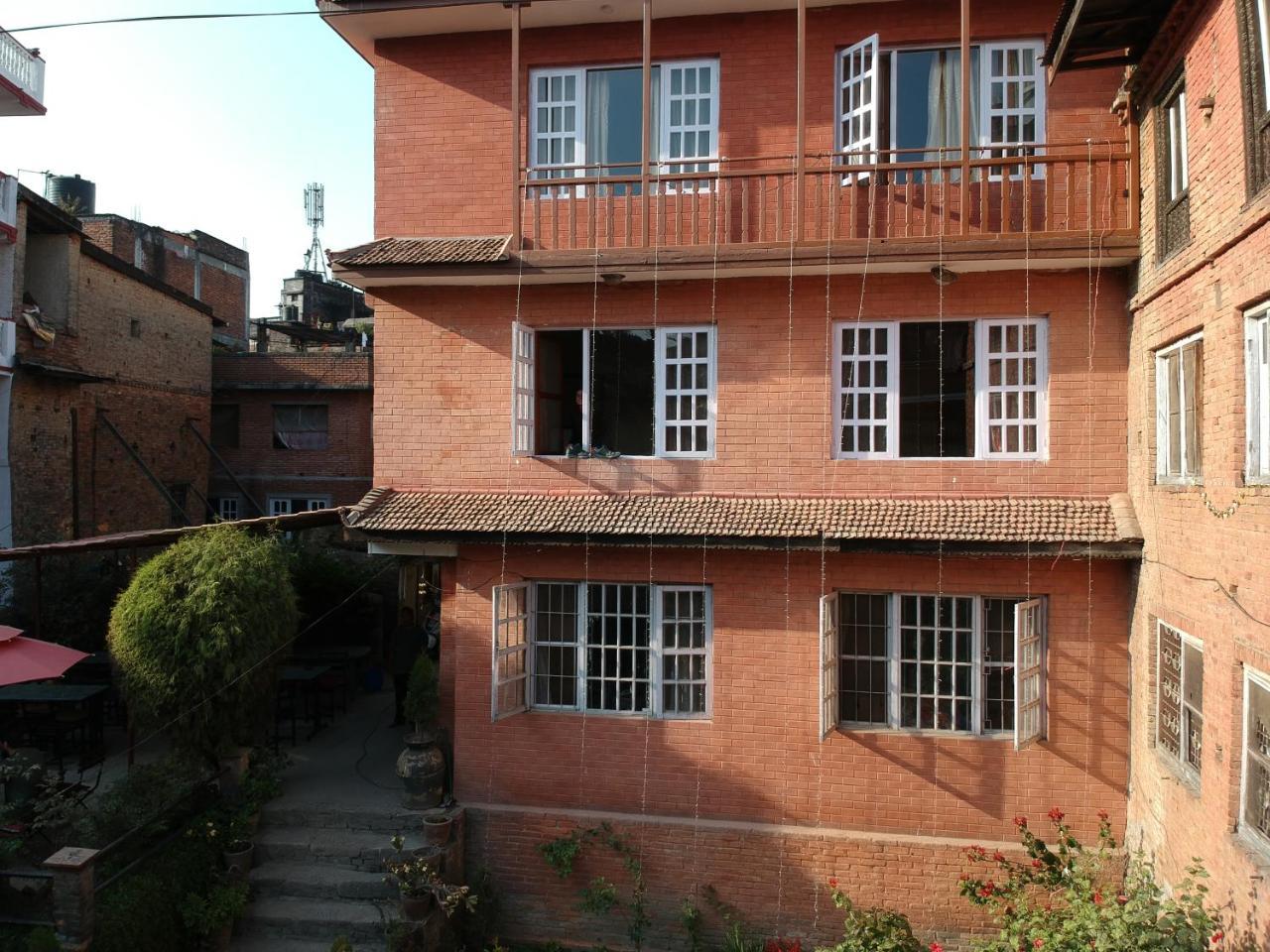 Pradhan House - Home Stay With Garden Bhatgoan Eksteriør billede